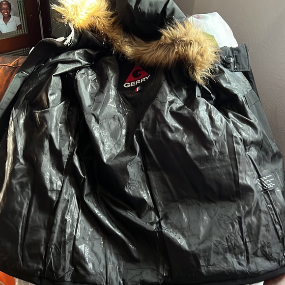 Gerry Webber Winter Coat detachable faux fur hood - Picture 5 of 12